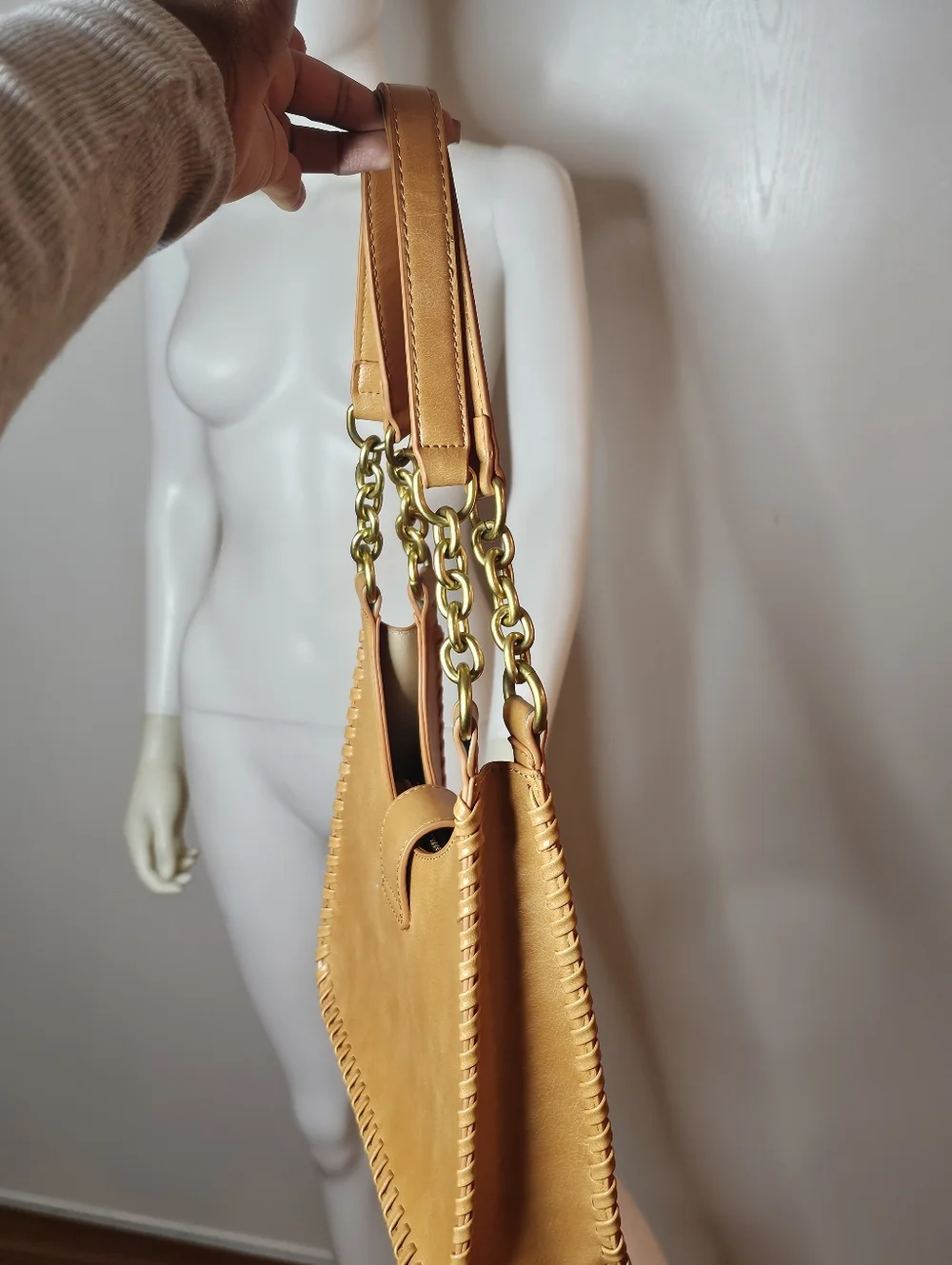 NWOT Antik Kraft Tan Leather Shoulder Bag with Gold Accent